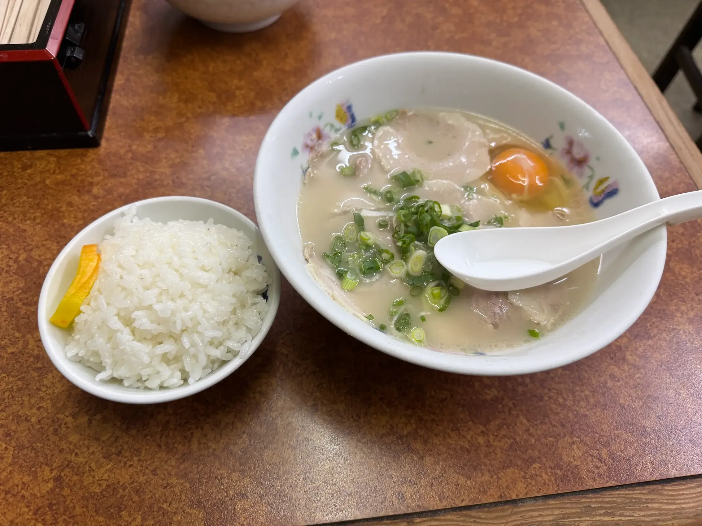 後楽園のラーメンとご飯